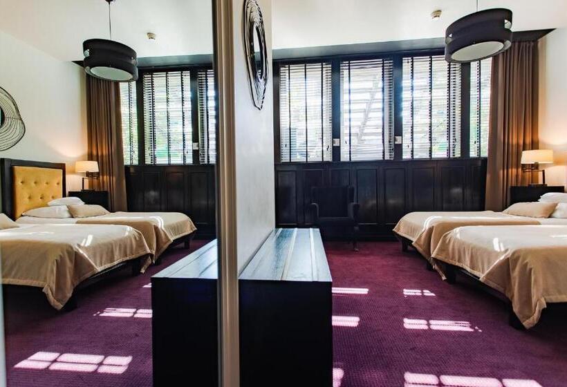 חדר דלוקס, Szara Willa