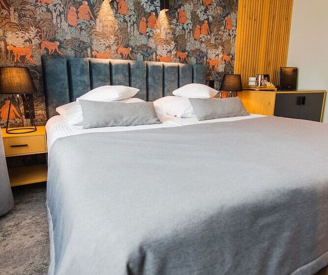 חדר דלוקס, Szara Willa