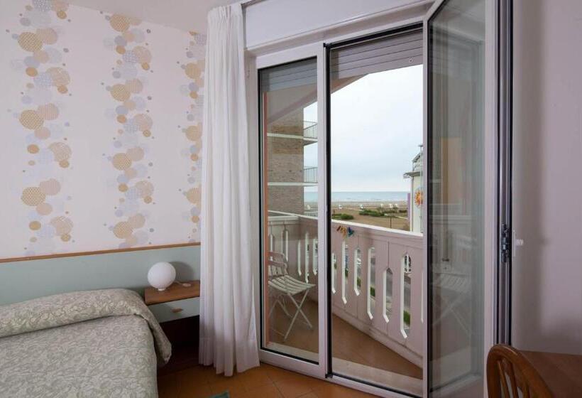 스탠다드 발코니 룸, Universal