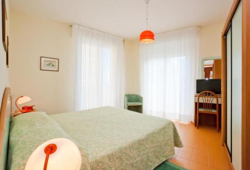 스탠다드 발코니 룸, Universal