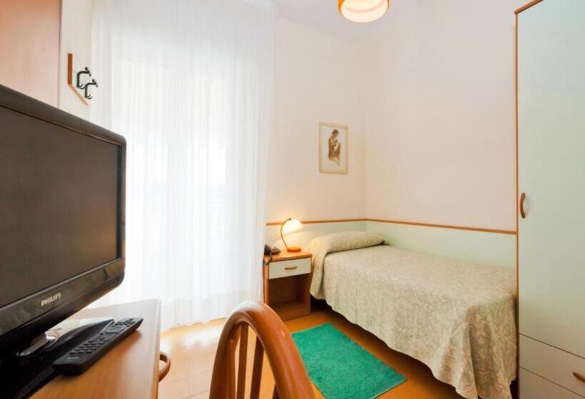 발코니 스탠다드 싱글 룸, Universal