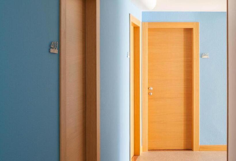 발코니 스탠다드 싱글 룸, Universal