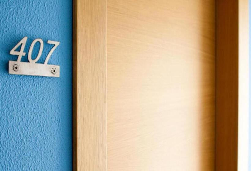 발코니 스탠다드 싱글 룸, Universal