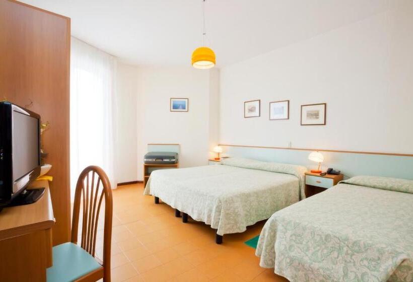 스탠다드 트리플 발코니 룸, Universal