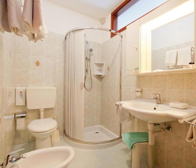 패밀리 룸, Universal