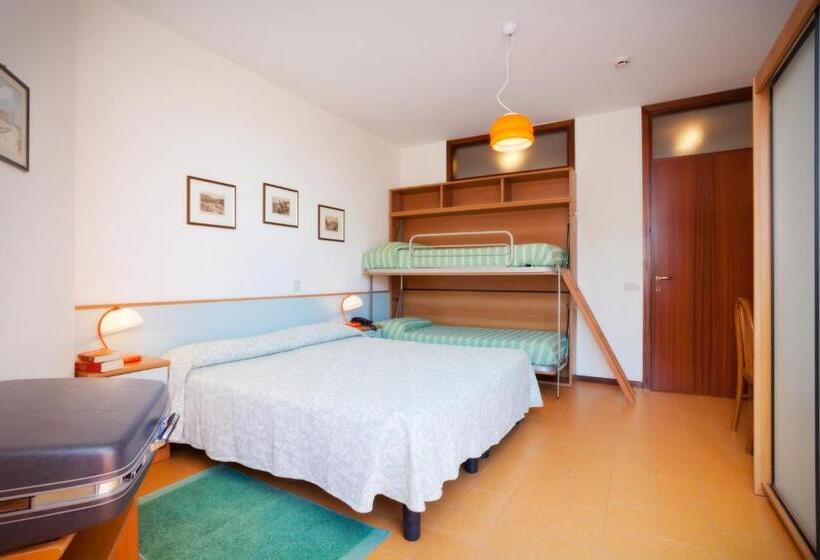 패밀리 룸, Universal