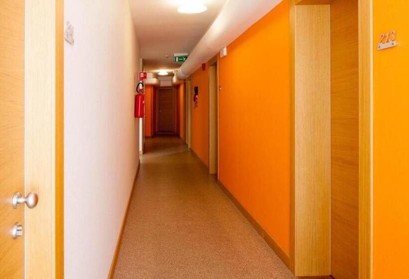 패밀리 룸, Universal