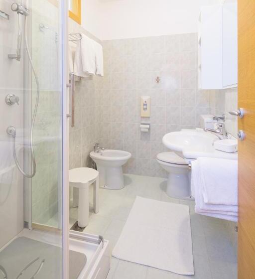 패밀리 룸, Universal