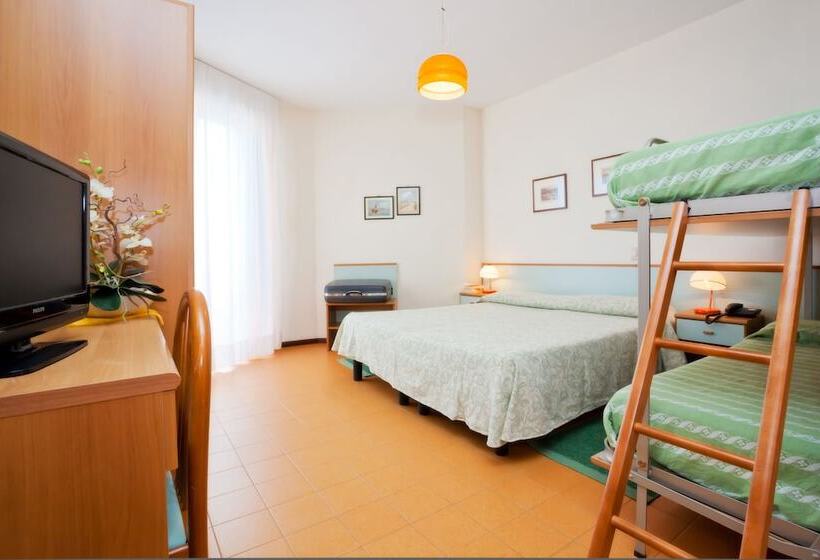 스탠다드 트리플 발코니 룸, Universal