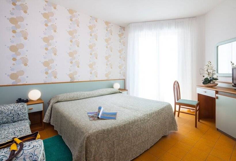 스탠다드 트리플 발코니 룸, Universal