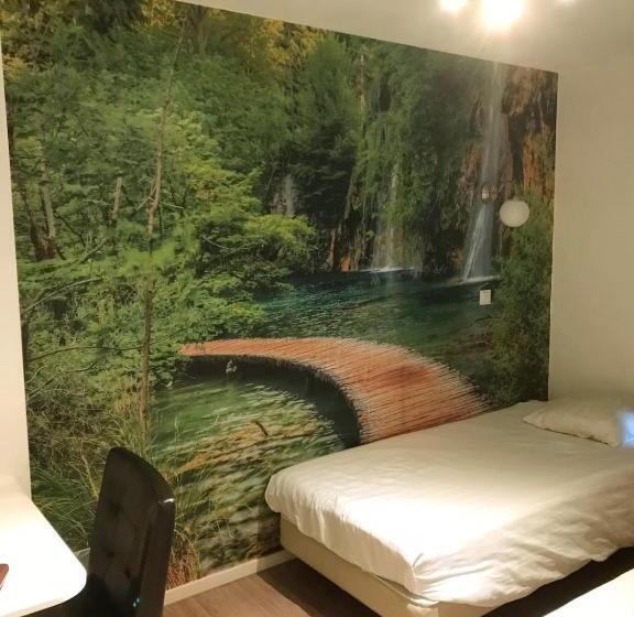 Номер Economy, Velsen