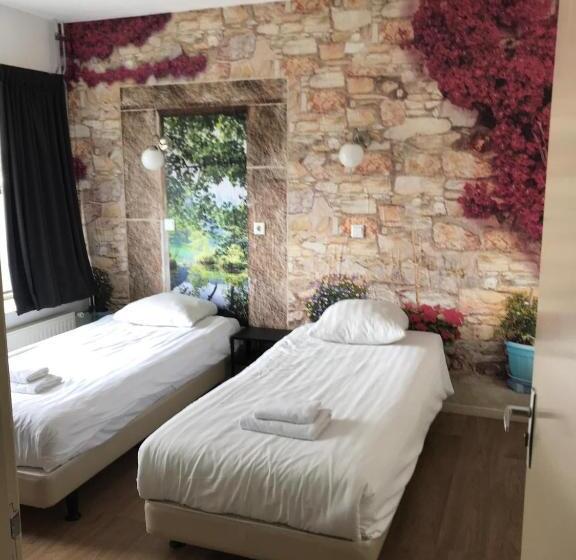 Номер Economy, Velsen