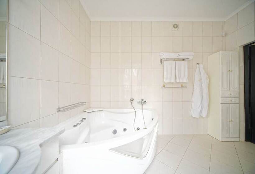 Egyszobás Villa, Villa Le Premier Maestro