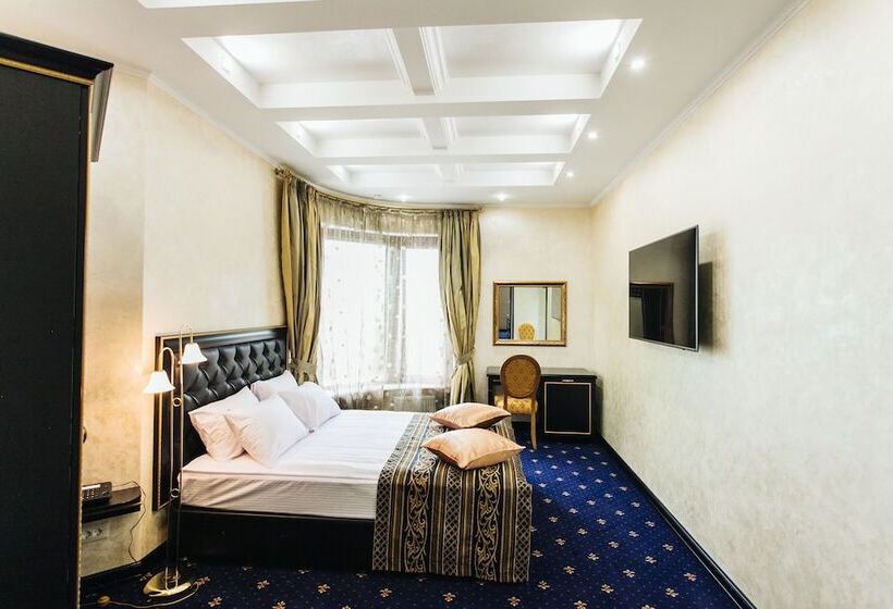 Egyszobás Villa, Villa Le Premier Maestro