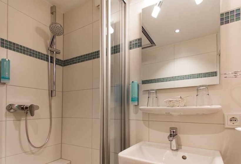 غرفة قياسية ثلاثية, Insel Hotel Lindau