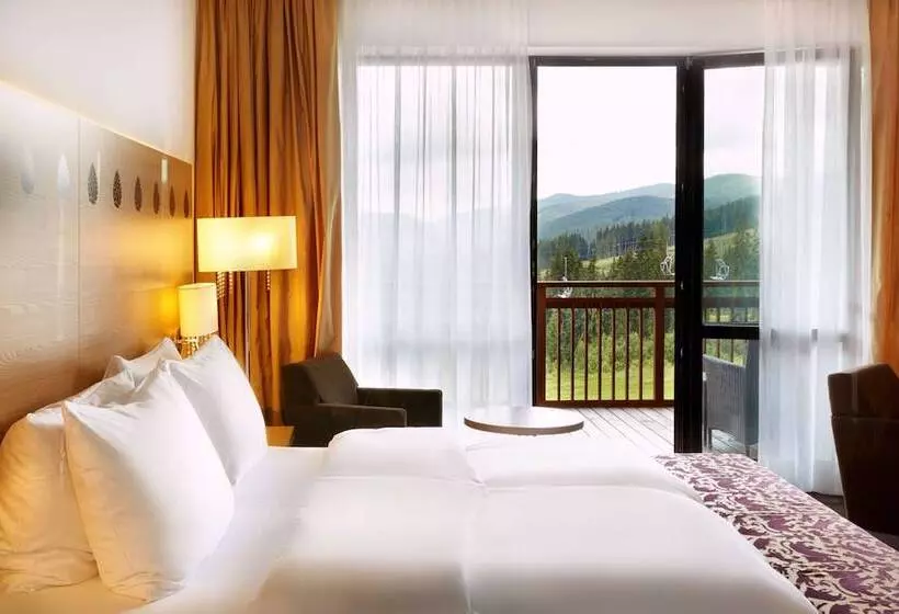 景色の見えるスーペリアルーム, Radisson Blu Resort, Bukovel