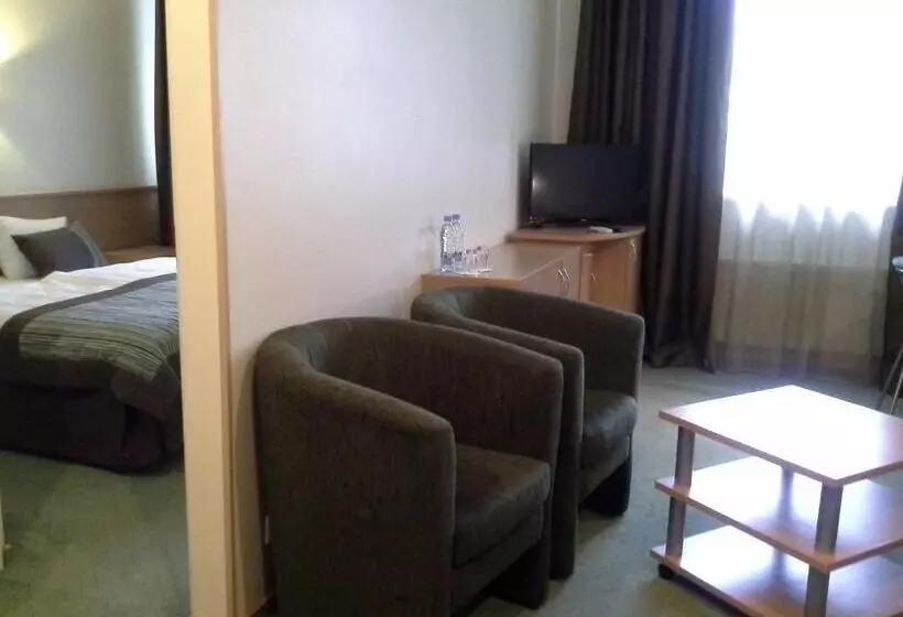 سوییت, Sky High Hotel Airport 200 Meters From The Terminal