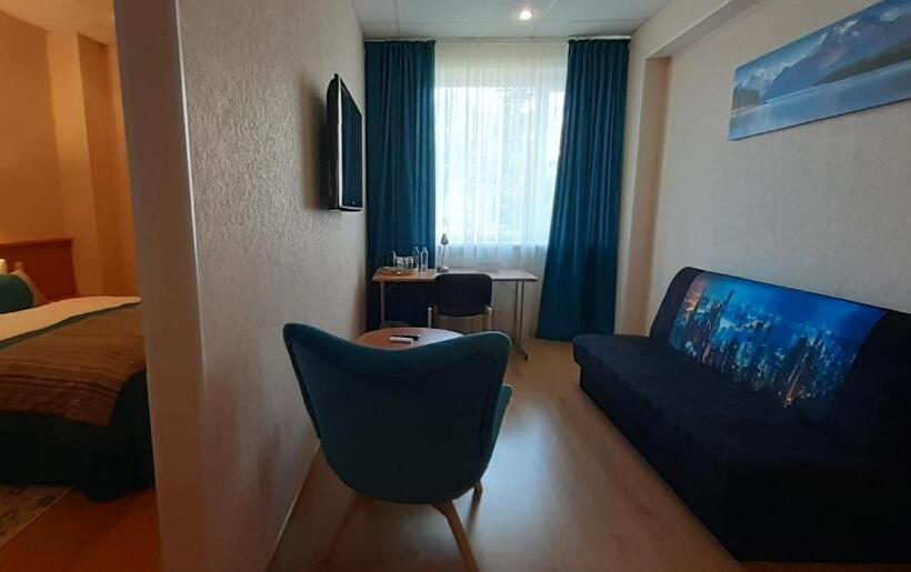 سوییت, Sky High Hotel Airport 200 Meters From The Terminal