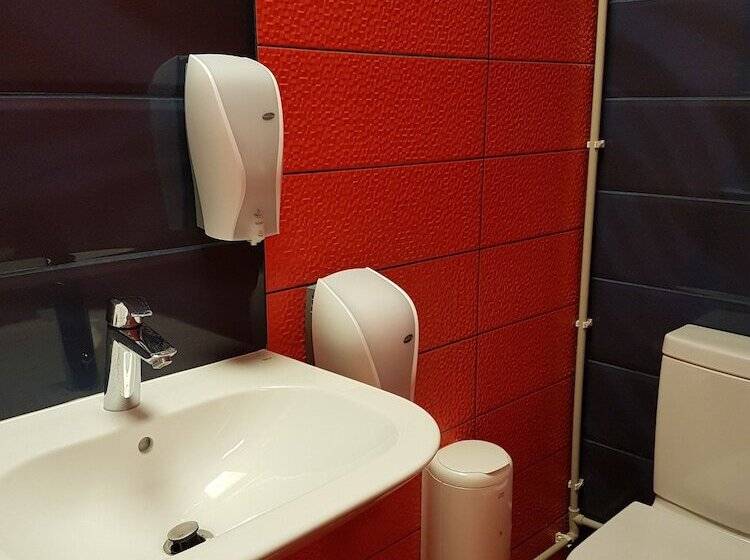 Quarto Economy Banheiro Compartilhado, Sky High Hotel Airport 200 Meters From The Terminal