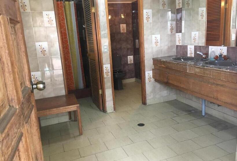 اتاق سوپریور سه تخته, My Fathers House