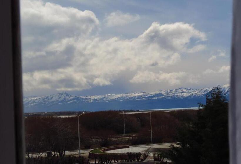 ルームシェアのワンベッド, Aonikenk B&b