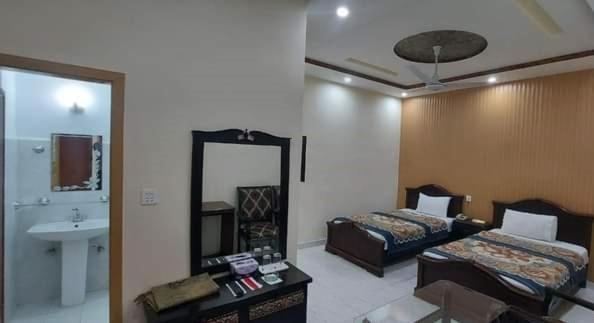 اتاق استاندارد سه نفره, Decent Lodge Hotel Garden Town