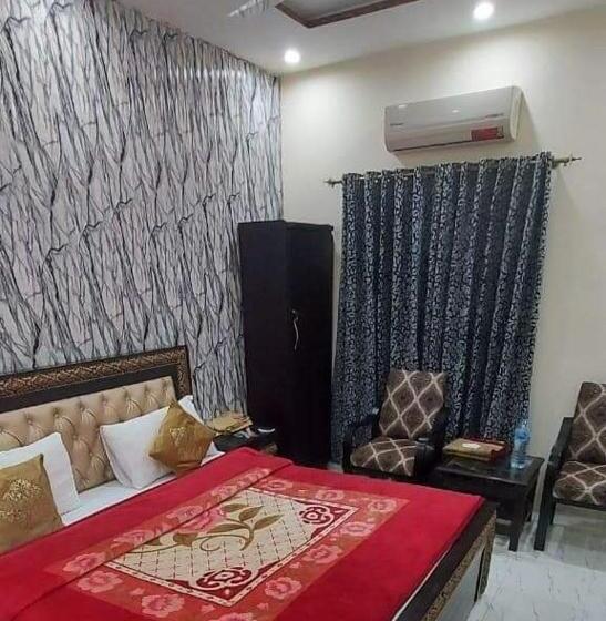 اتاق لوکس, Decent Lodge Hotel Garden Town