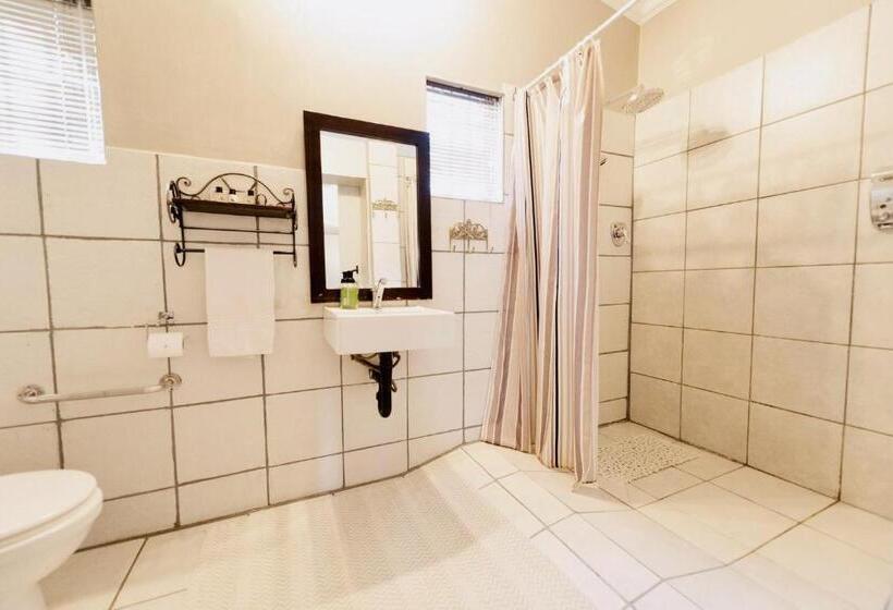 Семейный Номер, Cottonwood Guesthouse Oasis