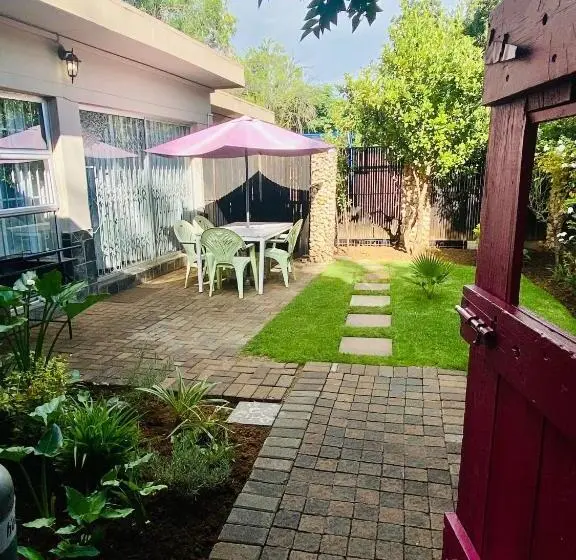 سوییت خانوادگی, Cottonwood Guesthouse Oasis