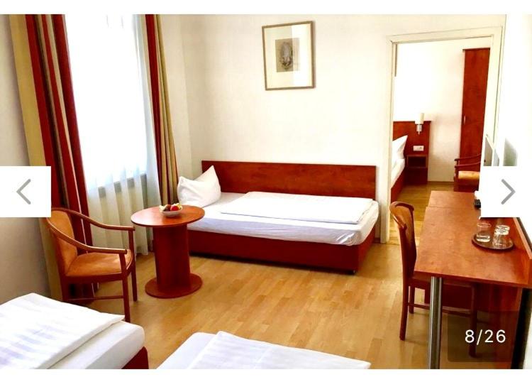 חדר משפחתי, Am Ledermuseum