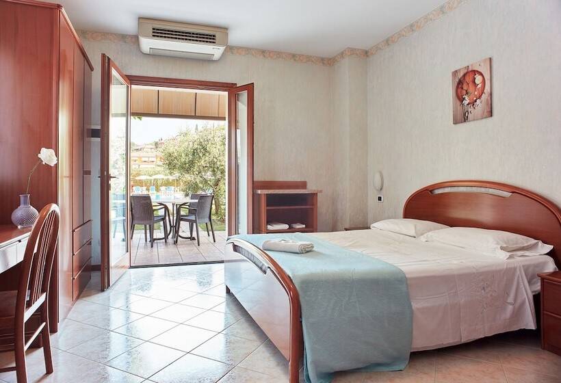 חדר סטנדרט לארבעה, Andreis