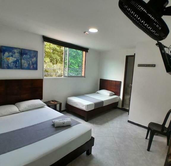 חדר סטנדרט לשלושה, Palermo Real