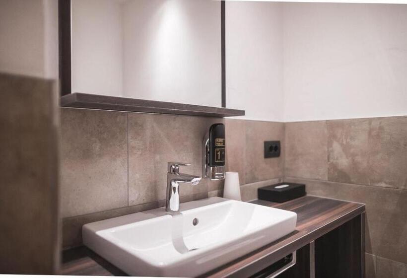 חדר סופריור, Emma Historic