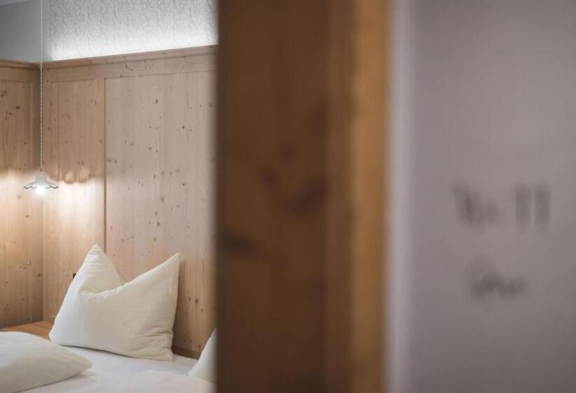 חדר סופריור, Emma Historic