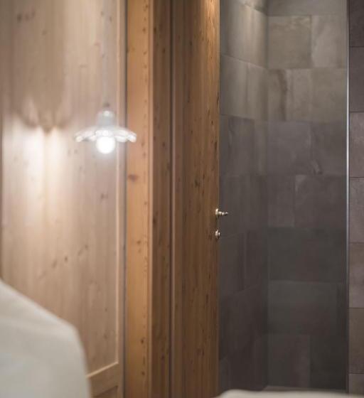 חדר סופריור, Emma Historic