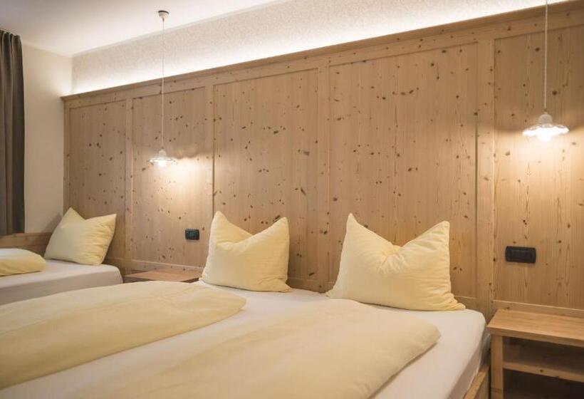 סוויטת ג'וניור, Emma Historic