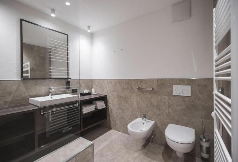 סוויטת ג'וניור, Emma Historic