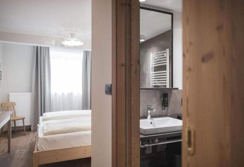 חדר קומפורט, Emma Historic