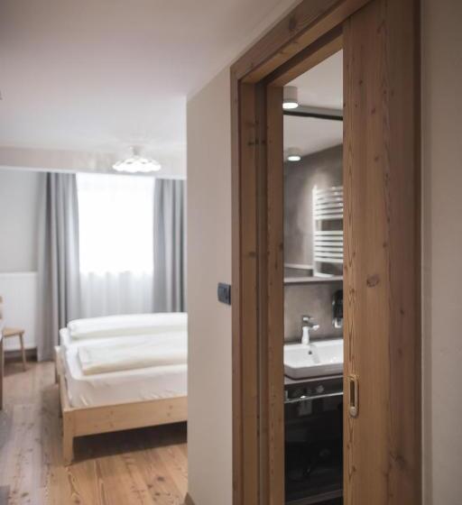 חדר קומפורט, Emma Historic