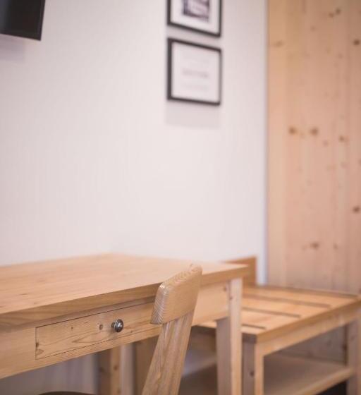 חדר בסיסי, Emma Historic