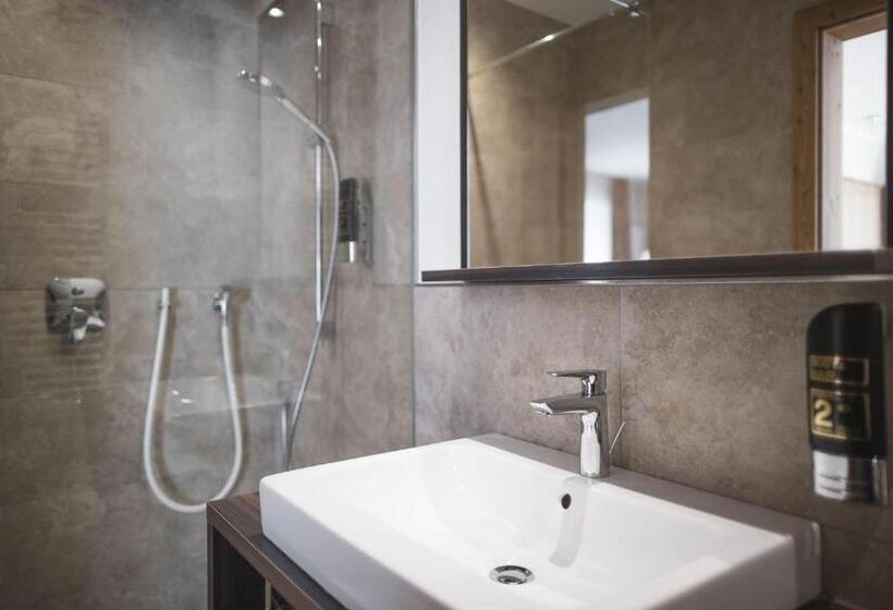 חדר סופריור, Emma Historic