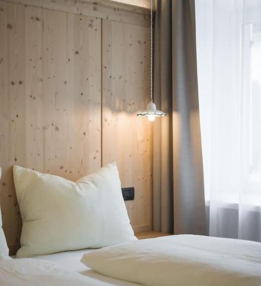 סוויטת ג'וניור משפחתית, Emma Historic