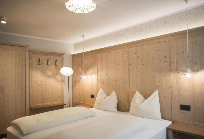 סוויטת ג'וניור משפחתית, Emma Historic