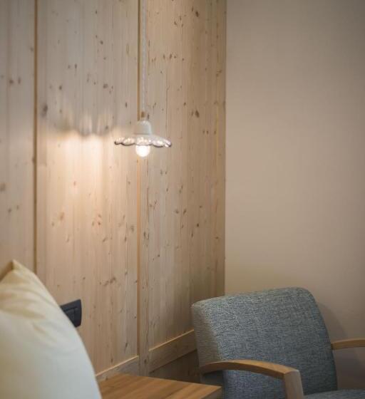 חדר קומפורט, Emma Historic