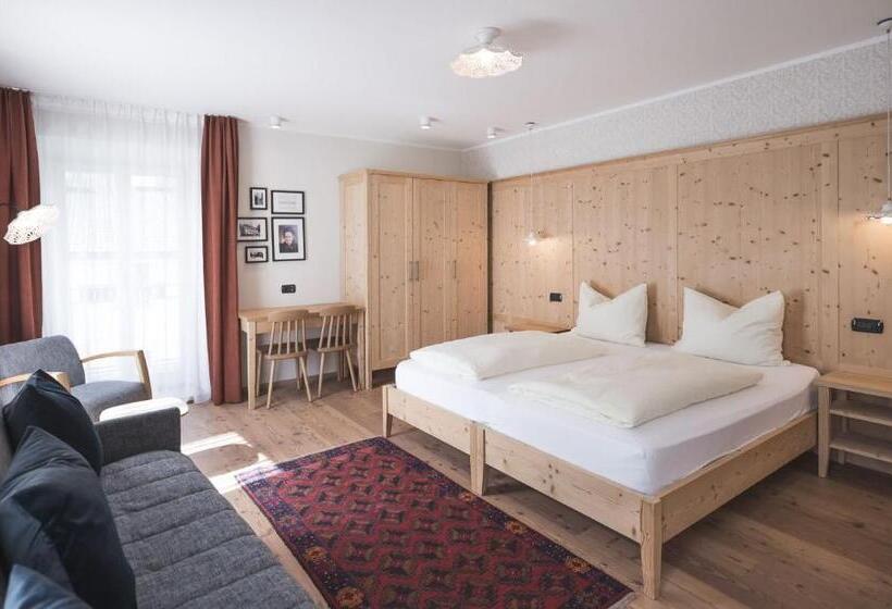 סוויטת ג'וניור, Emma Historic