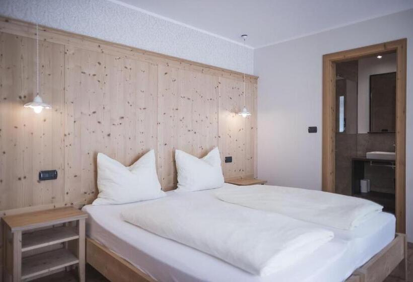 סוויטת ג'וניור, Emma Historic