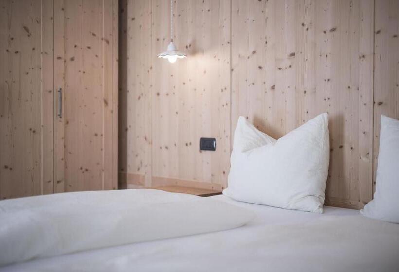 סוויטת ג'וניור, Emma Historic