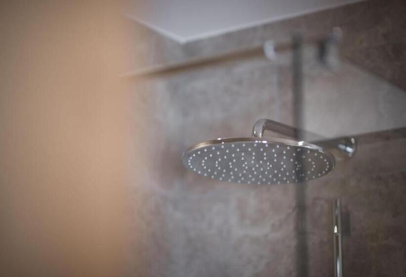 סוויטת ג'וניור, Emma Historic