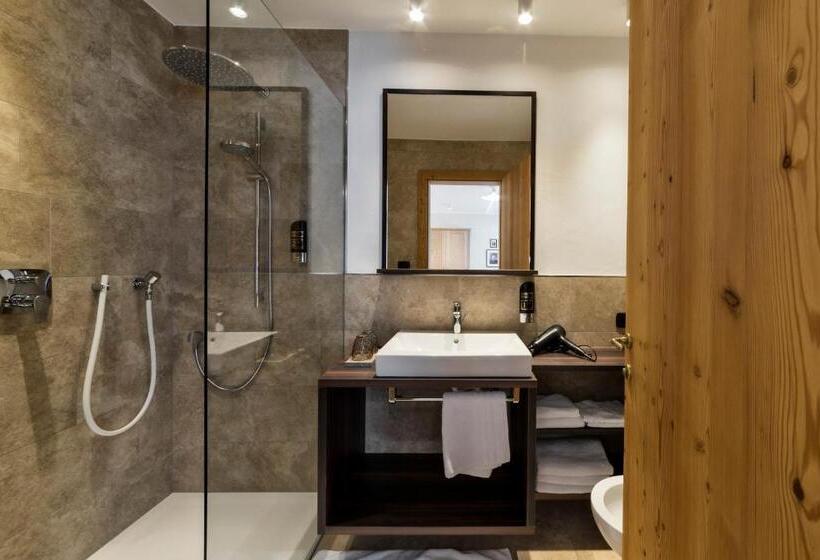 סוויטת ג'וניור, Emma Historic