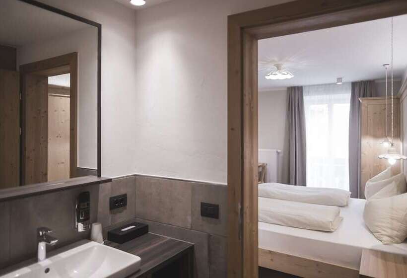 חדר סופריור, Emma Historic